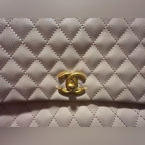 Chanel clutch cross body authentic (.with proof and barcode )